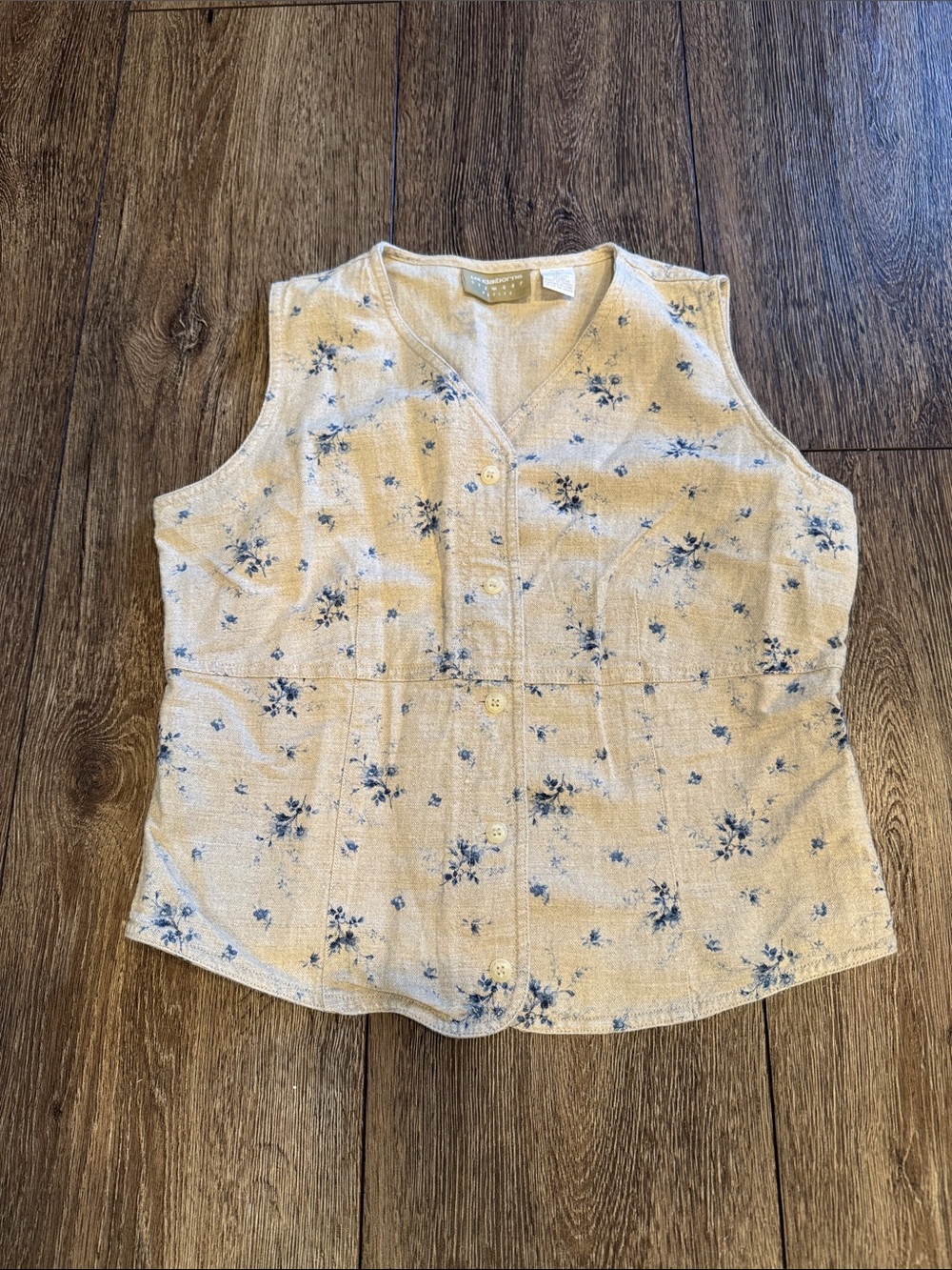 Liz Claiborne Cream Button-Front Sleeveless Top with Blue Floral Print